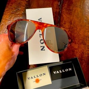VALLON unisex tortoise shell shadea